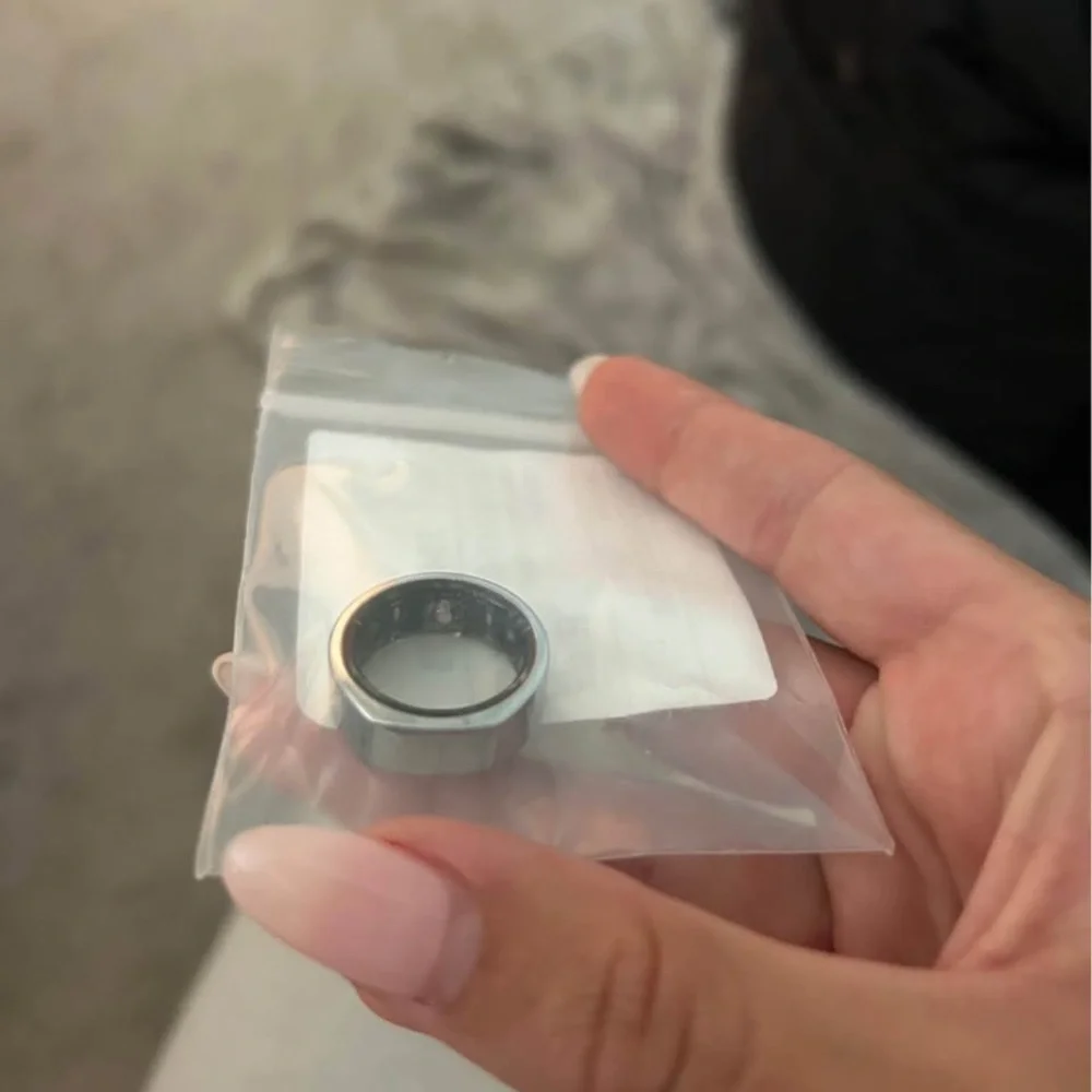 Oura Smart Ring in Sleek Silver
